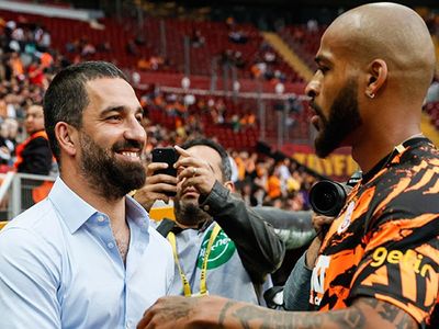 Bülent Timurlenk, Galatasaray ile Adana Demirspor arasında oynanan maçta Domenec Torrent'in Arda Turan'a kadroda yer vermemesini eleştirdi!
