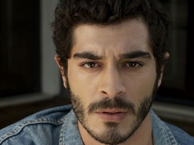 Burak Deniz ve Deniz Işın aşk mı yaşıyor? Etiler’de görüntülendiler!