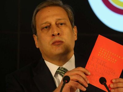 Burak Elmas kime oy verdi? Yırtık zarfın köşesindeki renk deyayı ele verdi...