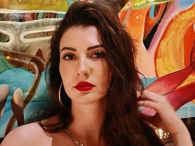 Burcu Özberk’ten bikinili tatil pozları