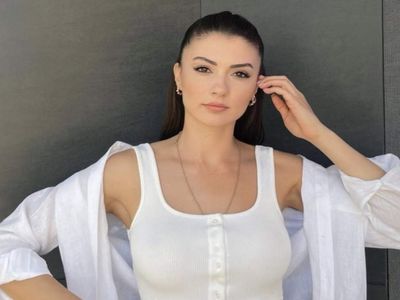 Burcu Özberk’ten leoparlı bikini pozları: Tatiller hep güzeldir