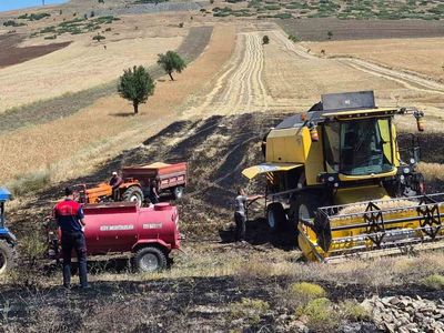 Burdur'da biçerdöver yangını su tankerinin müdahalesiyle kontrol altına alındı