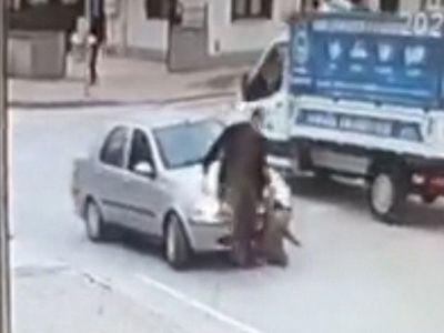 Bursa'da Akıl Almaz Kaza! Dede Ve Torununa Otomobil Çarptı