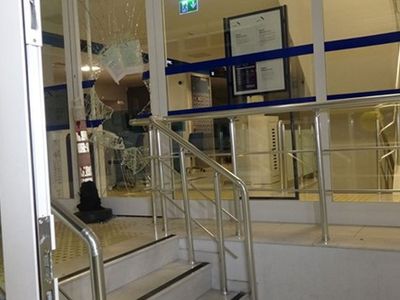 Bursa'da Camı Kırıp Bankaya Girdiler! Bakın Ne Kadar Çaldılar?