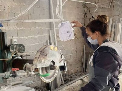 Bursa'da Emekçi Kadın Ekmeğini 'Mermer'den Çıkartıyor