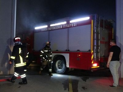 Bursa'da Fabrika Yangınında 6 İşçi Dumandan Etkilendi