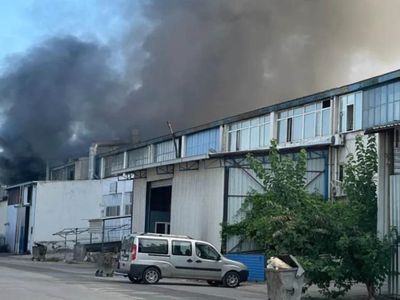 Bursa’da geri dönüşüm fabrikasında yangın: Dumanlar gökyüzünü siyaha bürüdü