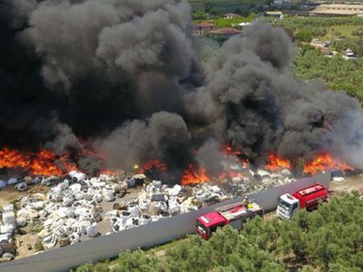Bursa'da Geri Dönüşüm Tesisinde Yangın Meydana Geldi
