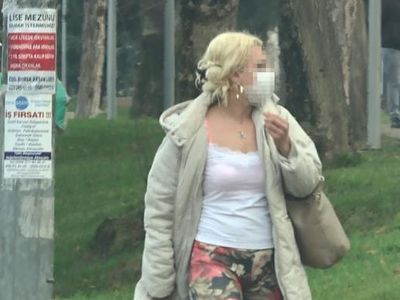 Bursa'da Gündüz Saatlerinde Fuhuş Yaparken Yakalandı!