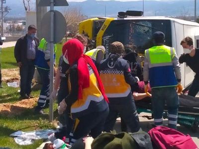 Bursa'da Kontrolden Çıkan Midibüs Devrildi: 5 Yaralı