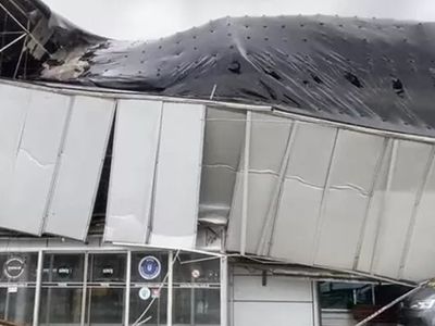 Bursa'da korku dolu anlar! Yıldırım otobüs terminaline düştü