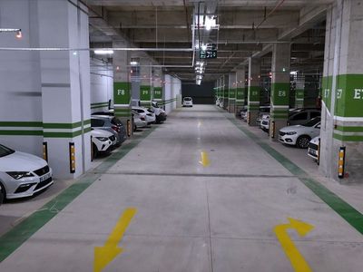 Bursa'da Yeni Yer Altı Otoparkı Hizmete Girdi