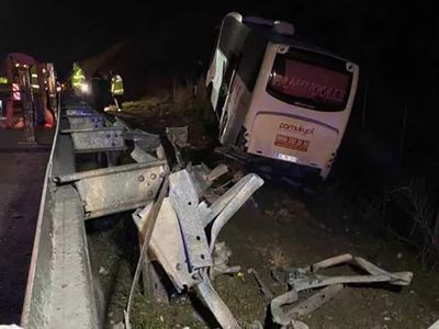 Bursa’da Yolcu Otobüsü Kaza Yaptı: 4 Kişi Yaralandı