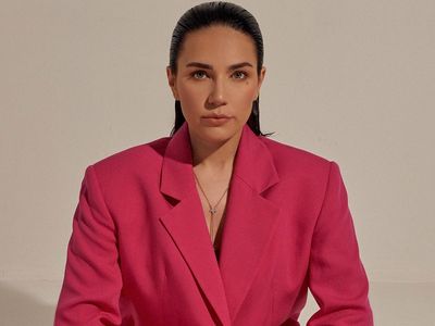 Buse Varol Yeni İmajıyla Adeta Yeniden Doğdu! Ünlü Oyuncunun Son Hali Takipçilerini İkiye Böldü
