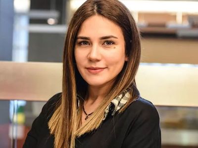 Buse Varol'a Bakan Bir Daha Baktı, Ünlü Oyuncunun Bikinili Pozları Ortalığı Karıştırdı!