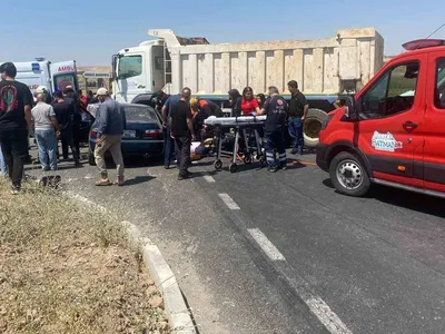 Batman'da kamyon ile otomobil çarpıştı, 4 kişi yaralandı