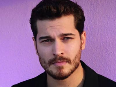Çağatay Ulusoy yeni tarzıyla yakışıklılıkta ivme kazandı! Emir Sarrafoğlu geri mi dönüyor?