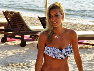 Çağla Şikel'den nefes kesen spor pozları!  Taytlı paylaşımları olay oldu! 43 yaşında olduğuna kimse inanmıyor