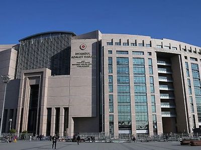 Çağlayan Adliyesinde Hırsız polisin elinde kaçmaya çalıştı: O anlar sosyal medyada gündem oldu
