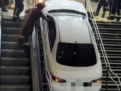 Çalıntı araçla kaçmak için metro istasyonunu kullandı: Az kalsın canından oluyordu