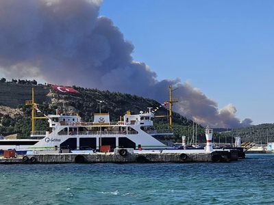 Çanakkale Boğazı'nda Gemi Trafiği Orman Yangını Nedeniyle Tek Yönlü Askıya Alındı
