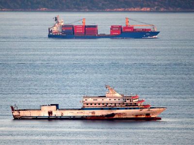 Çanakkale Boğazı’nda hareketli dakikalar: Gemi geçişleri durduruldu