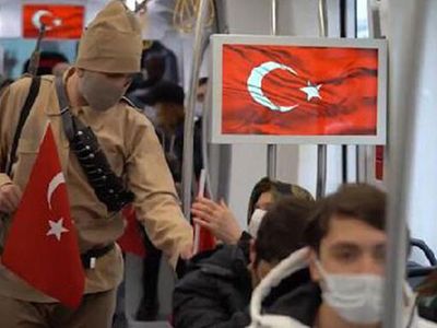 Çanakkale Şehitleri İçin Tramvayda Saygı Duruşunda Bulundular