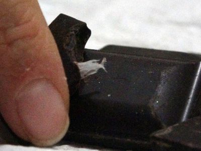 Çanakkale'de Zincir Marketten Aldıkları Çikolatanın İçinden Poşet Çıktı!