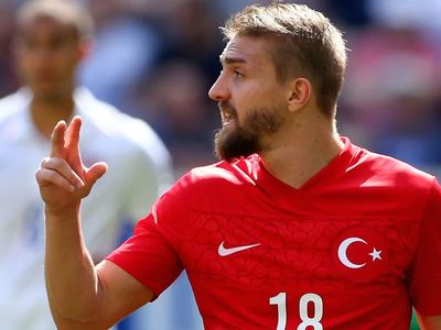 Caner Erkin zirvedeki ikiliyi es geçti: Yeni takımının kulüp binasına gitti
