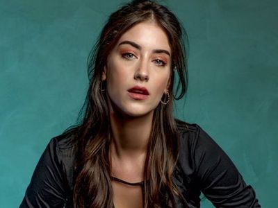 Canlı Yayında Genç Kızı Azarlayan Esra Erol’a Hazal Kaya Ateş Püskürdü: Kadınları Bu Şov Sevdalılarından Kim Koruyacak?