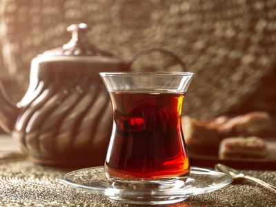 Çay tiryakileri şimdiden o marketin önünde kuyruk oluşturdu! Büyük boy çay 109 TL’ye kadar düştü