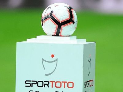 Çaykur Rizespor Teknik Direktörü Hamza Hamzaoğlu Görevinden İstifa Etti!