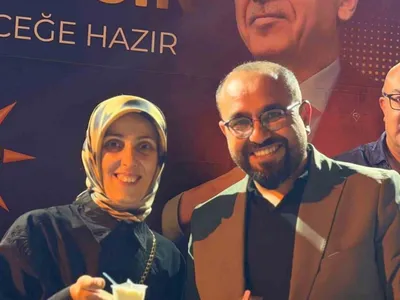 Bilecik'te Mevlid Kandili'nde dondurma ikramı: Başkan Yıldırım çocukları sevindirdi
