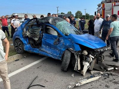 Çekici ile çarpışan otomobil hurdaya döndü: 1 yaralı