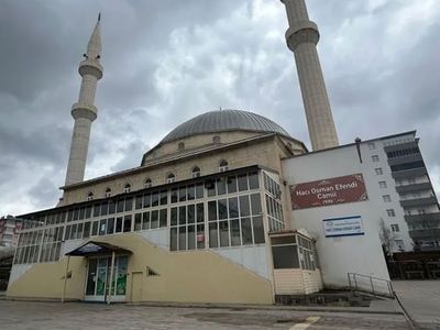Cemaat öksürük krizine girdi: İmam teravih namazını tamamlayamadı