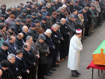 Cenaze Namazı Abdestsiz Kılınır Mı?