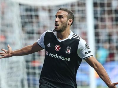 Cenk Tosun yeniden Beşiktaş formasını terletecek! Siyah beyazlılar oyuncu ile anlaşmaya vardı