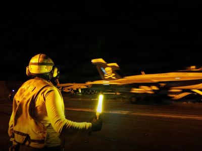 CENTCOM: İran'ın komuta merkezleri ve füze tesisleri hassas silahlarla hedef alındı
