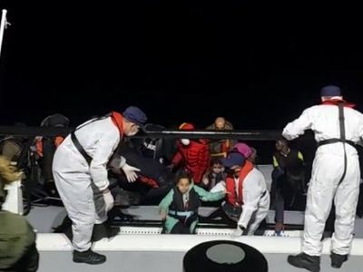 Çeşme Açıklarında 74 Göçmen Kurtarıldı