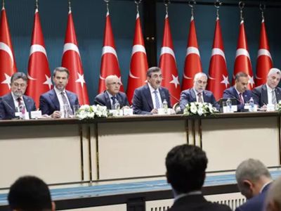 Cevdet Yılmaz OVP'yi Açıkladı: Ekonominin Yol Haritası Çizildi! Enflasyon Tek Haneye Düşecek!