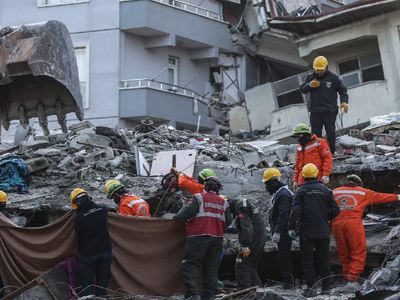 Çevre Bakanlığı’ndan deprem raporu: 100 bin binanın acil yıkılması gerekiyor
