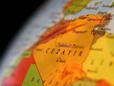 Cezayir, Hava Sahasını Fransız Askeri Uçaklara Kapattı!