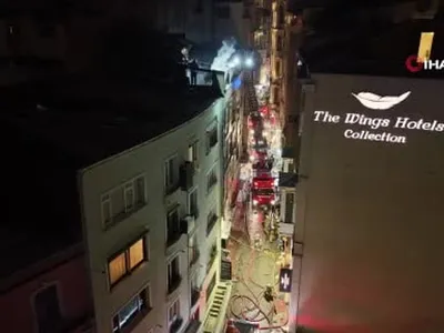 Beyoğlu'nda 6 katlı binanın çatısında meydana gelen yangın tedirgin etti