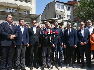 CHP Genel Başkanı Özel'den Sındırgı'daki Deprem Açıklaması