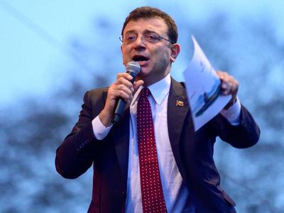 CHP İstanbul ilçe adayları tanıtımında gerilim: İmamoğlu karşıtı sloganlar atıldı