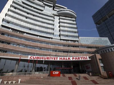 CHP İstanbul Kongresi Davasında Gelişme: Tedbir Kararı Sürüyor, Gürsel Tekin Görevde