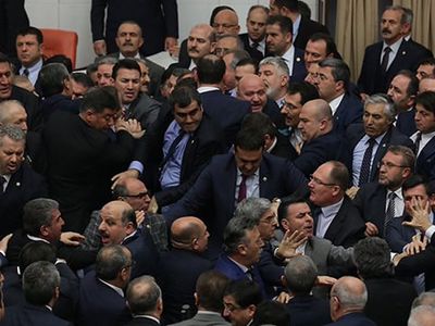 CHP İstanbul’da büyük kavga: Meclis üyesi ve İlçe Başkan Yardımcısı hastanelik oldu