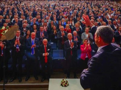 CHP Kurultayı’nda Özel’den sert mesaj: “Bugünler dostumuzu, düşmanımızı tanıdığımız günler”