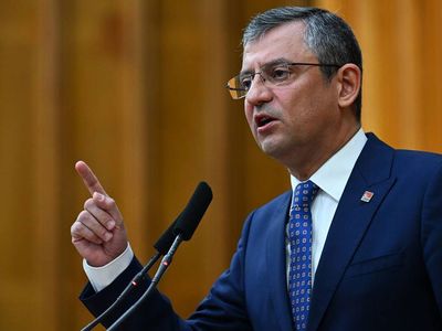 CHP lideri Özel’in dikkat çeken erken seçim açıklaması: Tunç Soyer’i topa tuttu!