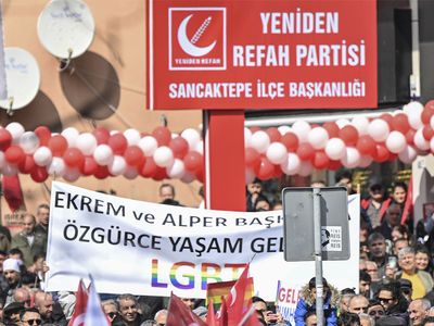 Yine skandal yine CHP: Çekmeköy-Sancaktepe-Sultanbeyli metro hattı açılışında dikkat çeken pankart